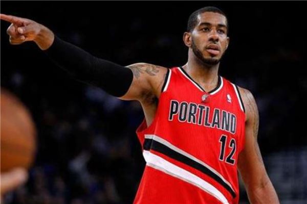 在中场形成 在中场形成